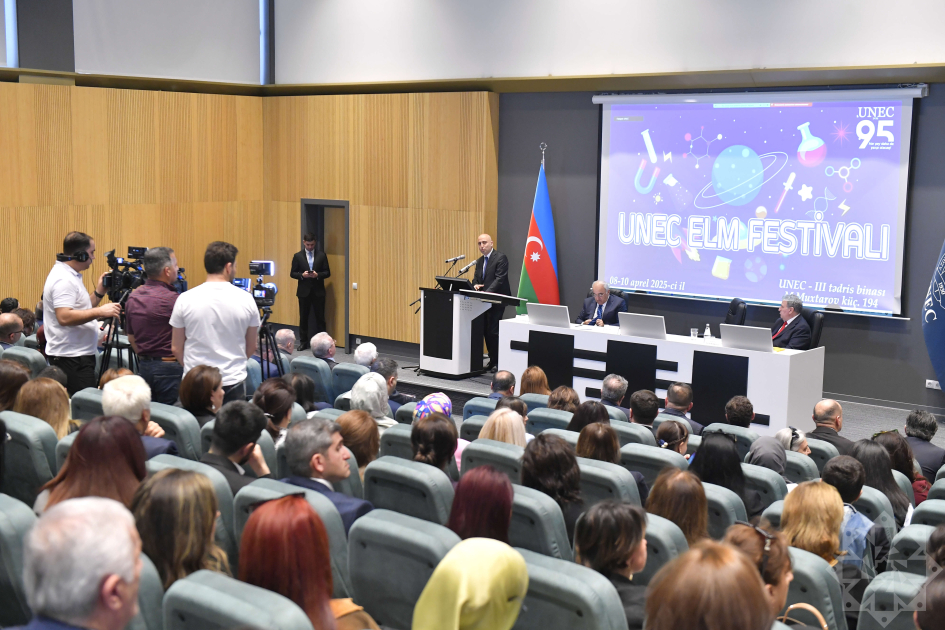 Akademik İsa Həbibbəyli UNEC-də keçirilən Elm Festivalında iştirak edib