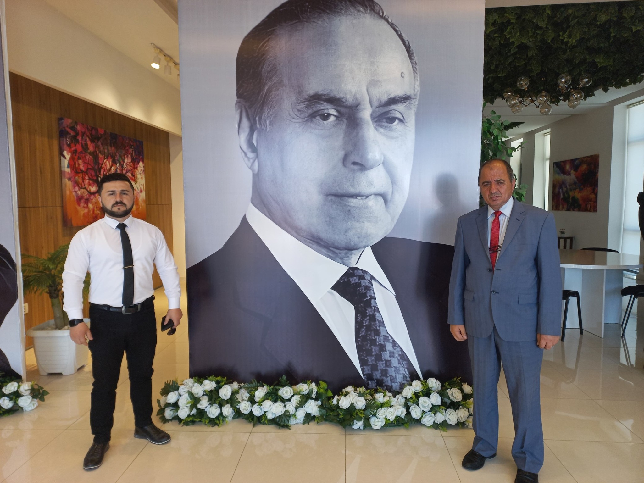 Şəkidə Ümummilli Lider Heydər Əliyevin abidəsi ziyarət edilib