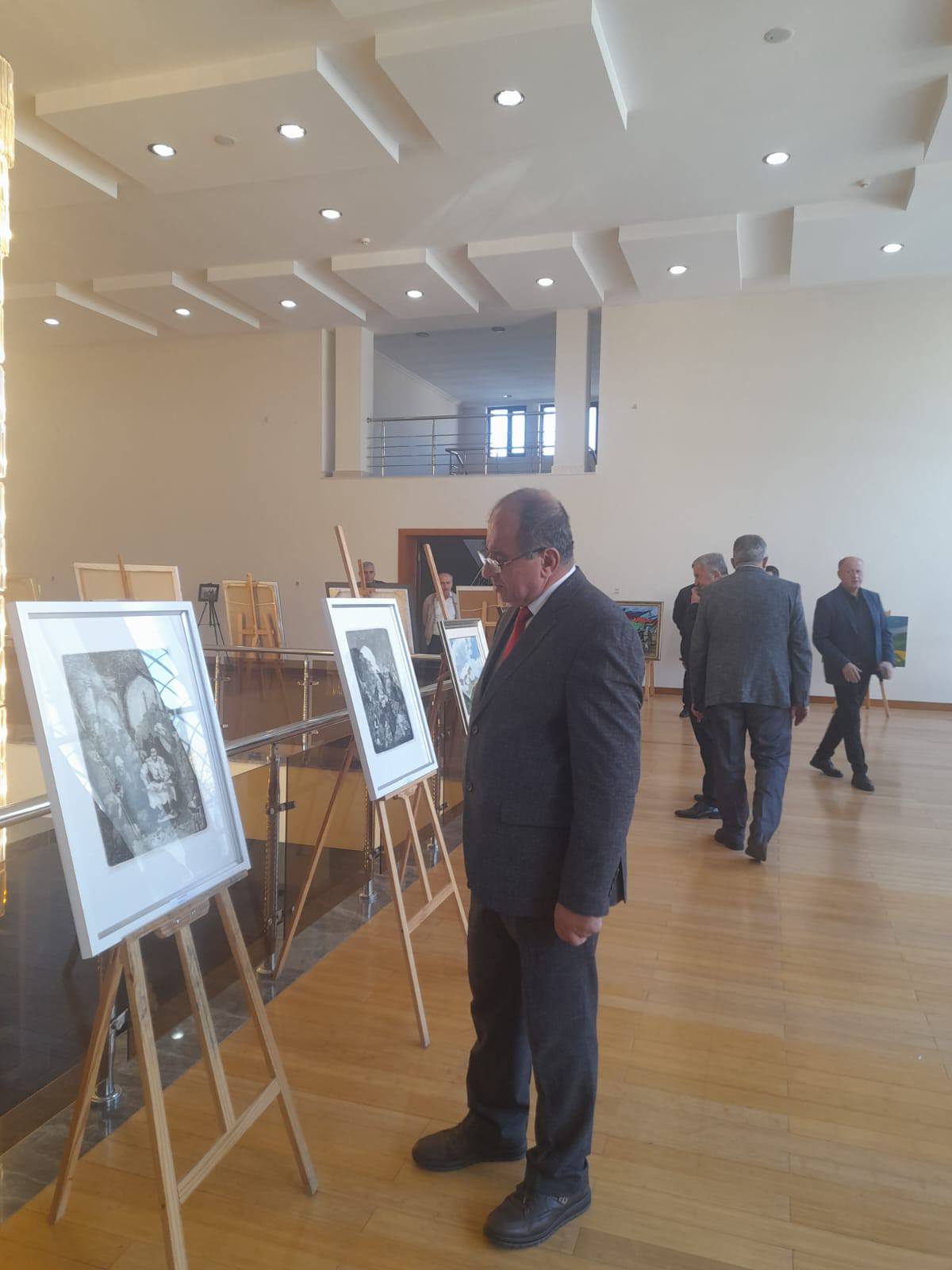 AMEA-nın Şəki Regional Elmi Mərkəzinin əməkdaşı "Zəfər palitrası" adlı sərgidə iştirak edib