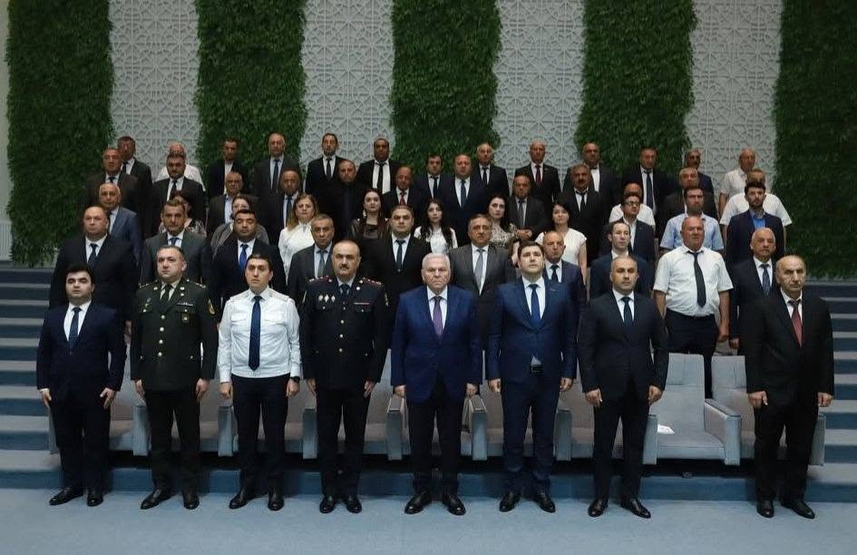 Şəki Regional Elmi Mərkəzin direktoru və şöbə müdiri toplantıda təmsil olunublar