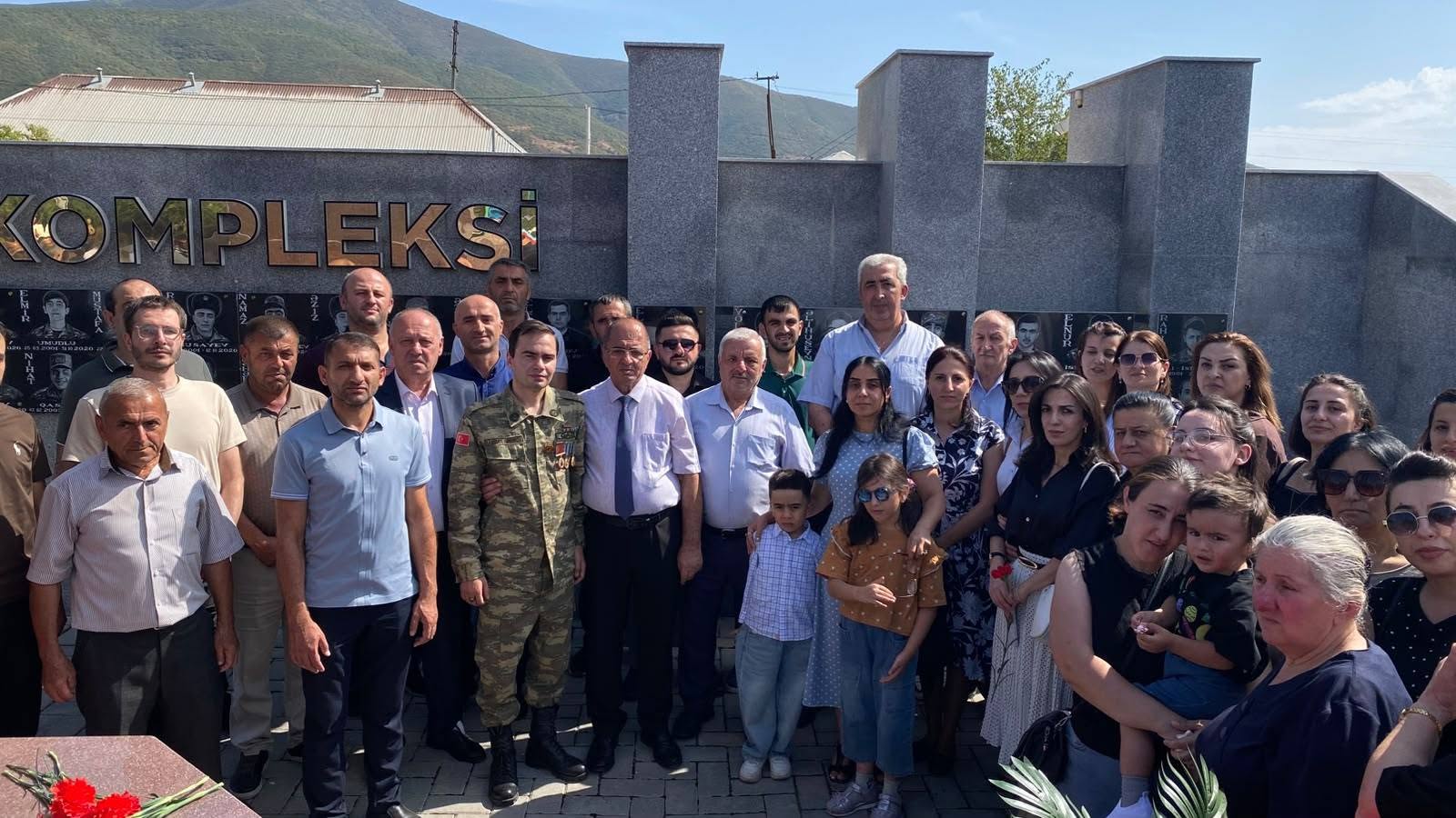 AMEA-nın Şəki Regional Elmi Mərkəzinin əməkdaşları Şəhidlər xiyabanını ziyarət ediblər