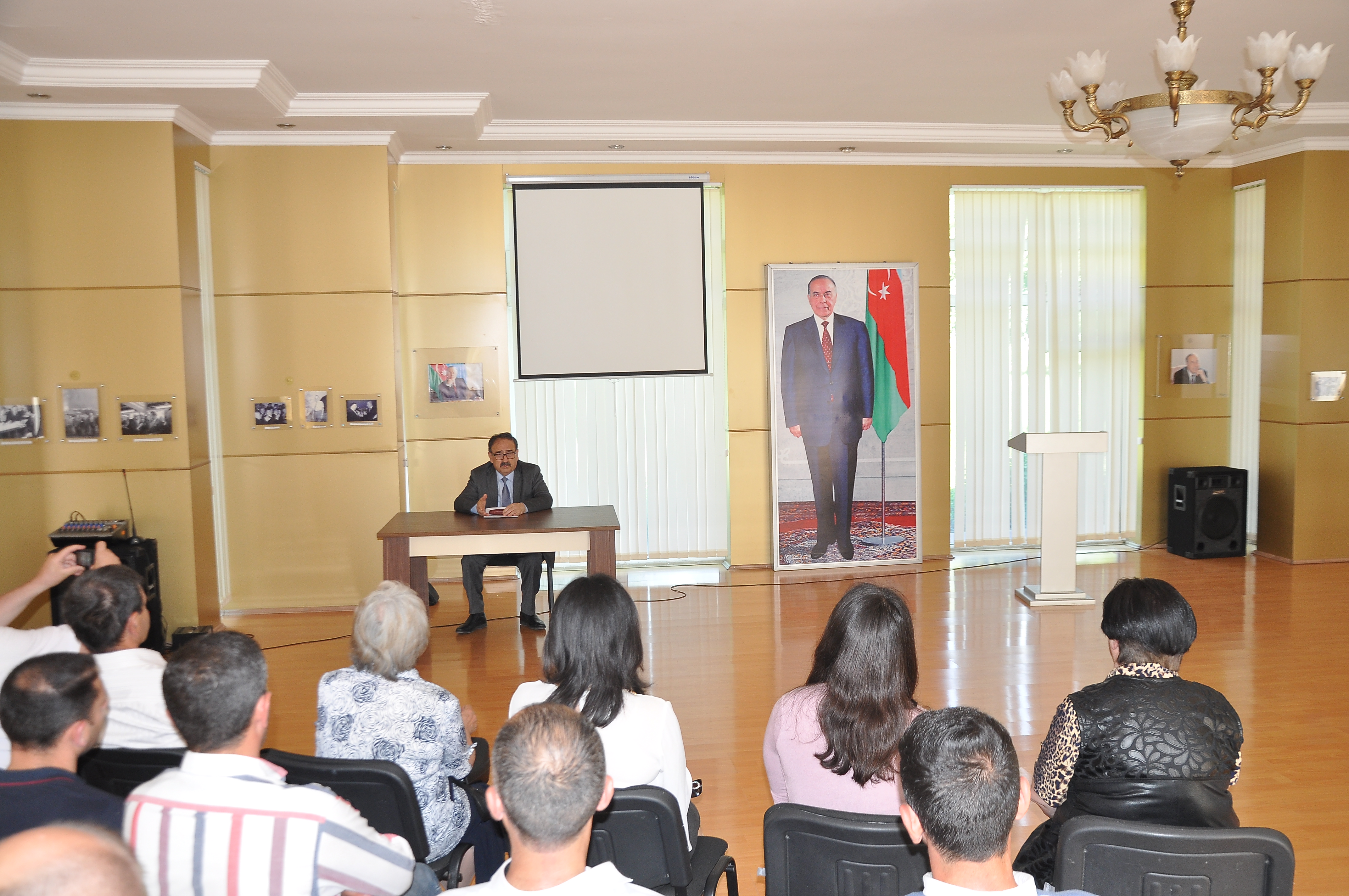 Коллектив  ШРНЦ НАНА провел мероприятие, в Музее  Гейдара Алиева посвященное  ко Дню Национальной Независимости.